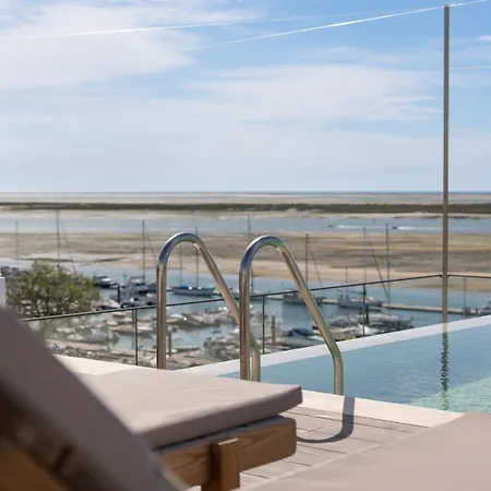 Riva Waterfront Apartament *