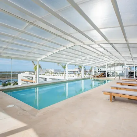 Riva Waterfront Apartament *